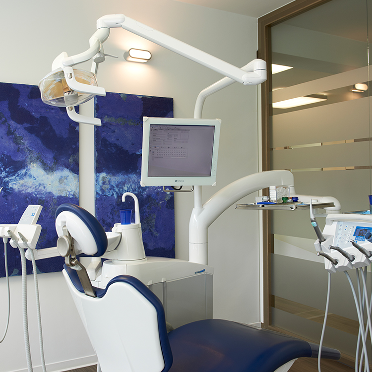 Zahnreinigung, Zahnerhalt und Zahnersatz – Ihr Zahnarzt in Hannover